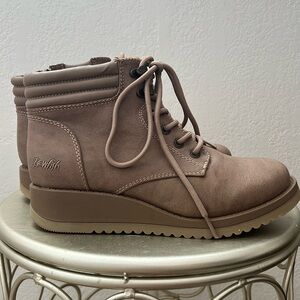 Women’s size 9 wedge booties